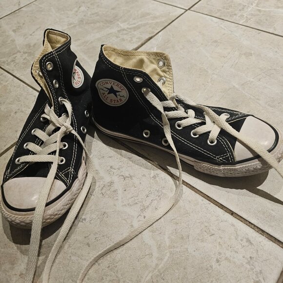 Converse shoes - Picture 3 of 3